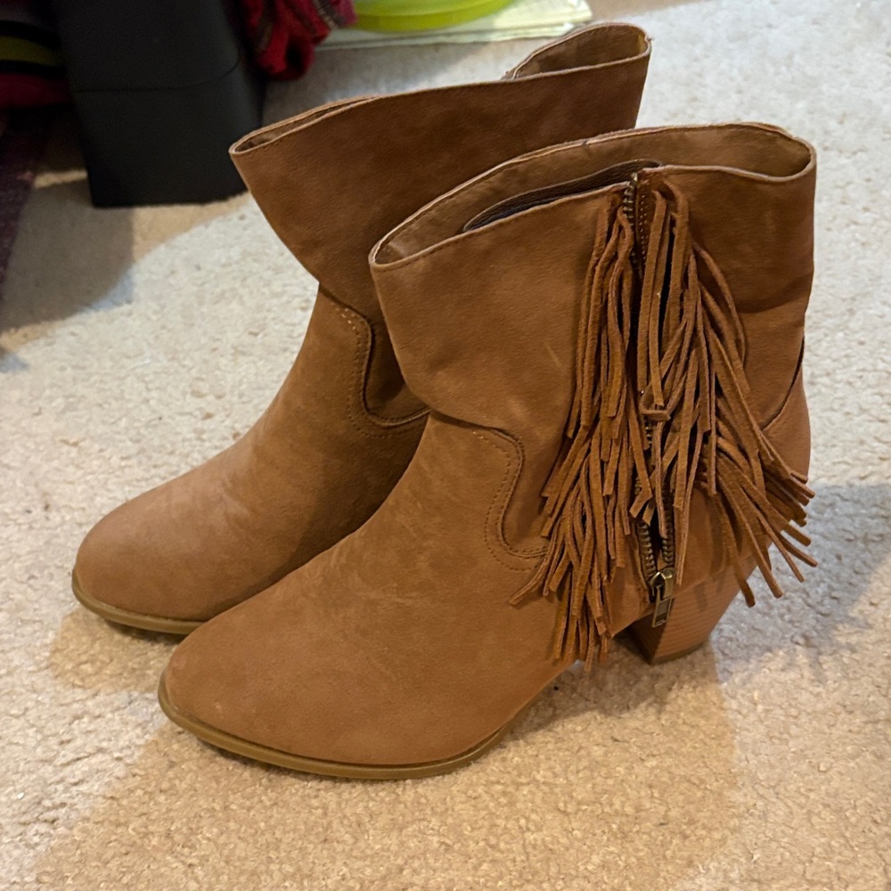 Rampage Fringe Tan Ankle Boots size 8.5